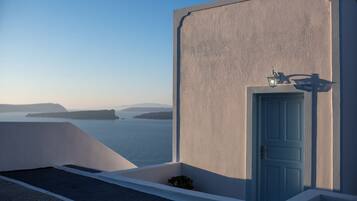 Superior Double Room with Balcony and Caldera View | Beach/ocean view