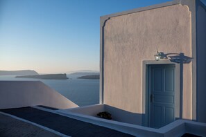 Superior Double Room with Balcony and Caldera View | Beach/ocean view - Blu Rooms Santorini (Santorini)