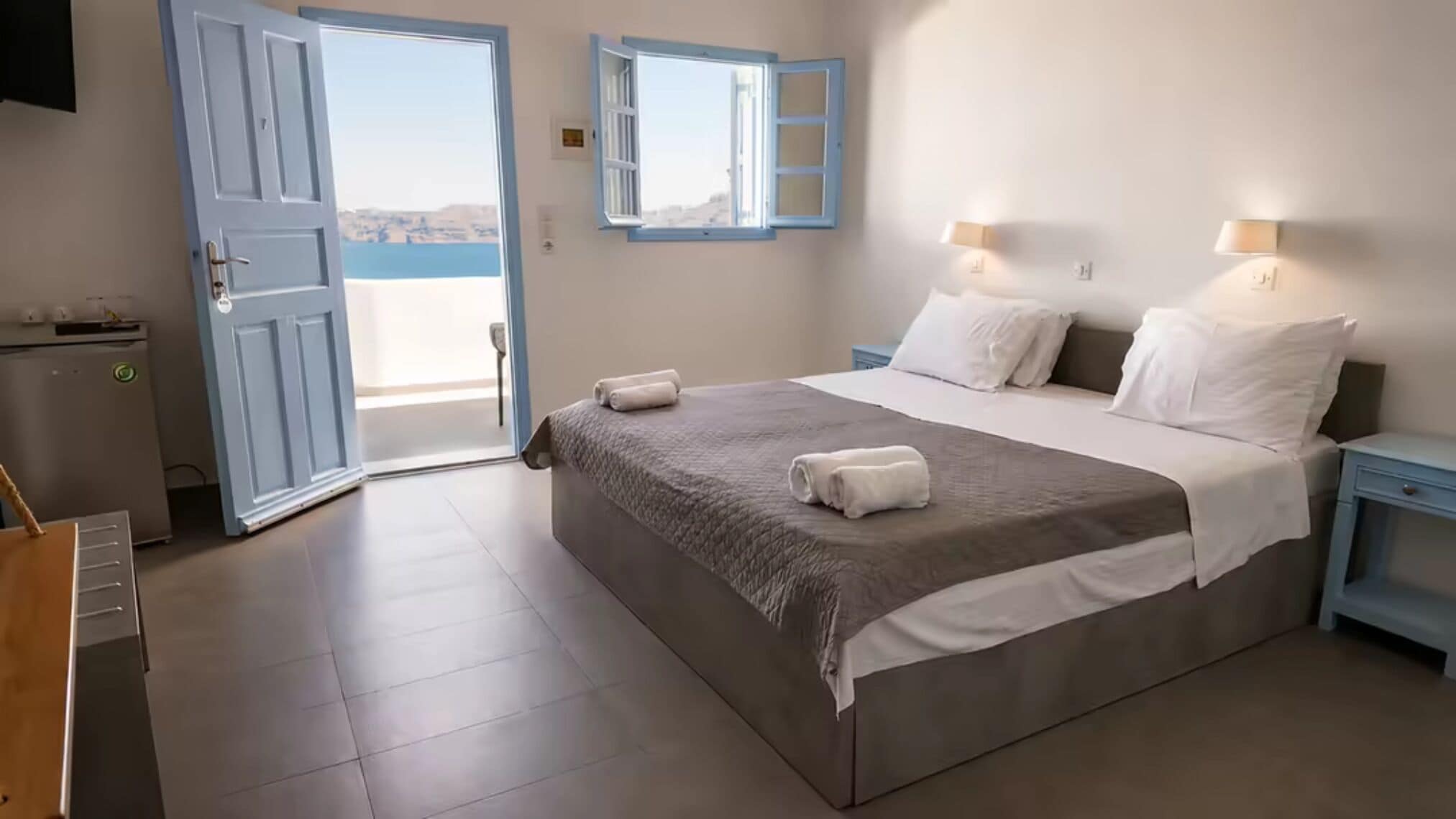 Standard Double Room with Caldera View | Gratis baby-/barnesenge, gratis Wi-Fi, sengetøj