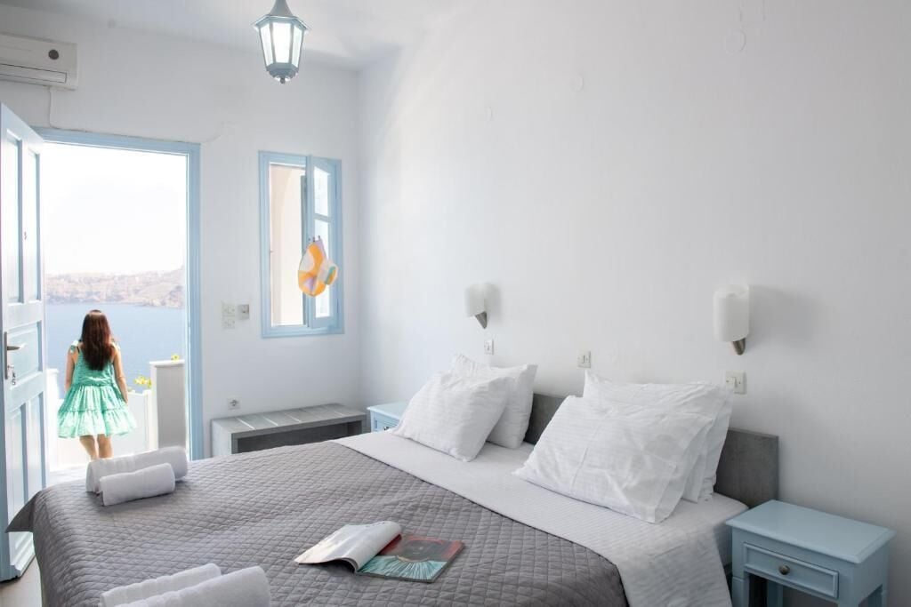 Superior Double Room with Veranda and Caldera View | Gratis baby-/barnesenge, gratis Wi-Fi, sengetøj
