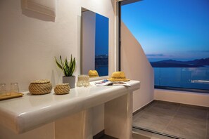 Junior Suite with Caldera View