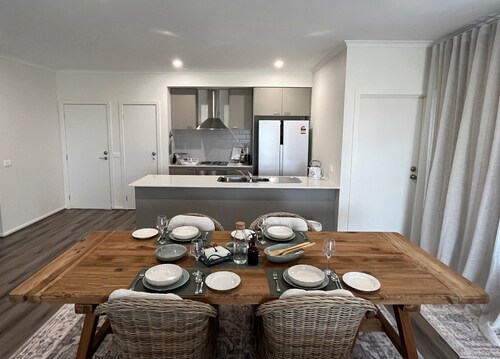 Stringybark Quarters - Beautiful Brand New 2BR Self-Contained Apartment