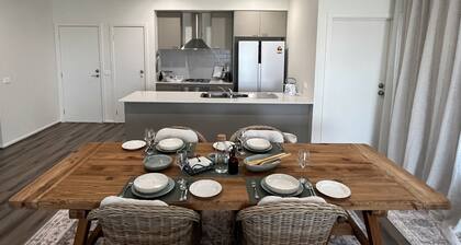 Stringybark Quarters - Beautiful Brand New 2BR Self-Contained Apartment
