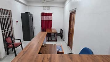 Deluxe Double Room | Dining