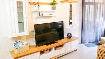 Fernseher, Tischtennisplatte