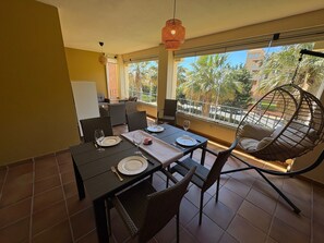 تناول الطعام