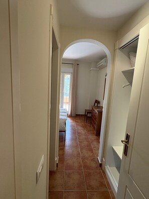 2 عدّة غرف نوم وواي فاي وملاءات أسرّة