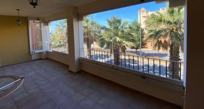 Ferienwohnung in erster Reihe mit Meerblick, WLAN und Klimaanlage