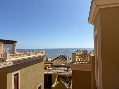 Seafront Apartment with Ocean Views, Wi-Fi, and Air Conditioning