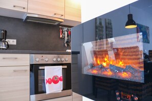 Réfrigérateur, micro-ondes, four, plaque de cuisson