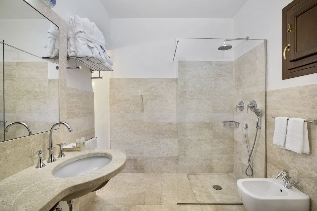 Doccia, bidet, asciugamani