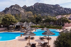 A heated pool - Hotel Heron Deluxe room 2 beds (Arzachena)