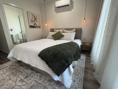 The Greenstead Retreat - Bush Tucker Teahouse