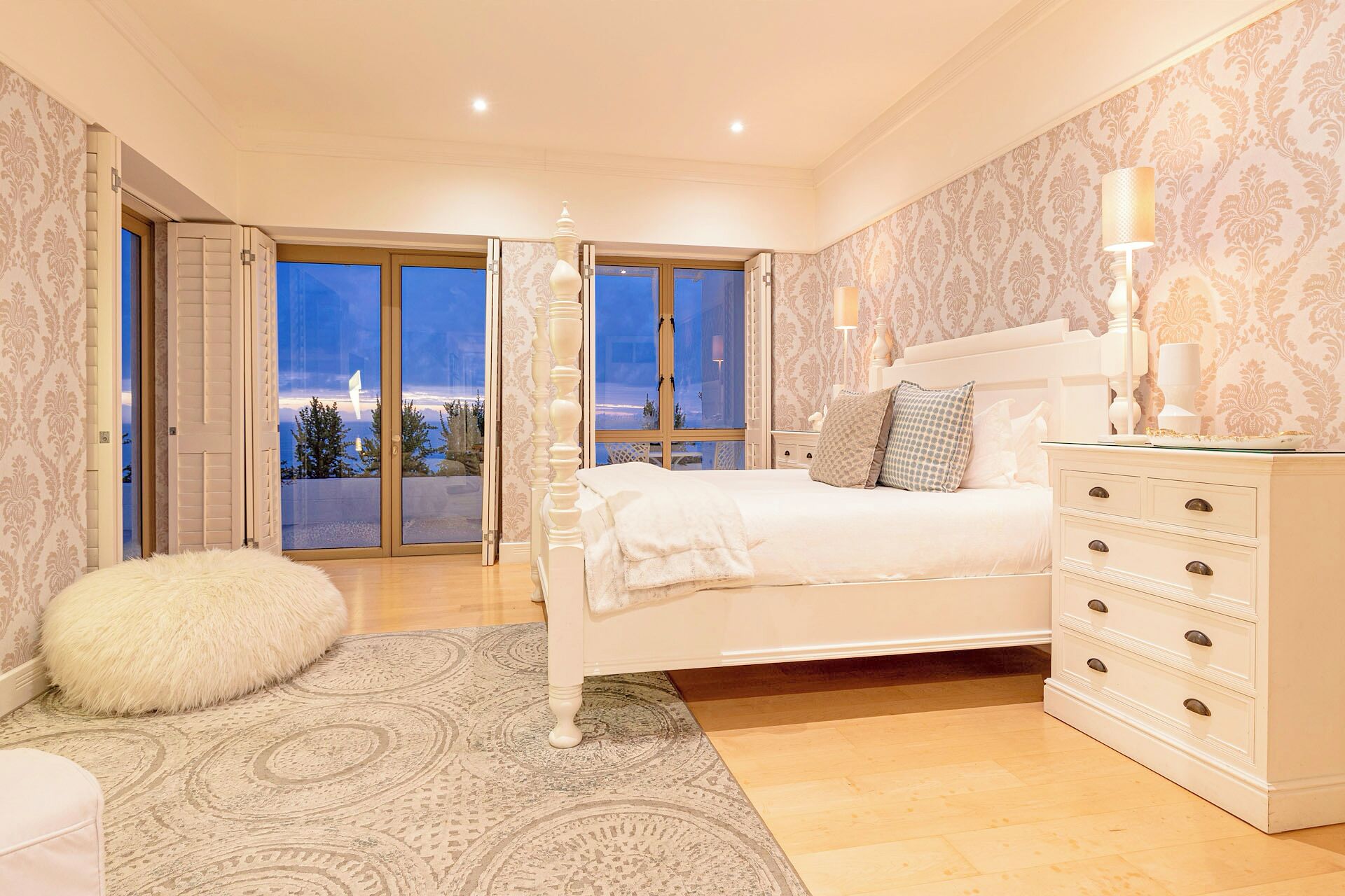 Luxury Villa, Multiple Bedrooms, Private Pool, Ocean View