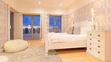 Luxury Villa, Multiple Bedrooms, Private Pool, Ocean View