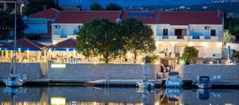 Lejlighed med havudsigt og balkon i Obrovac
