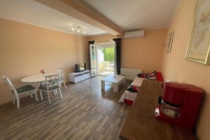 Smart TV - 1-bedroom sea-view apartment in Obrovac (Obrovac)