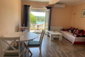 Interior - 1-bedroom sea-view apartment in Obrovac (Obrovac)