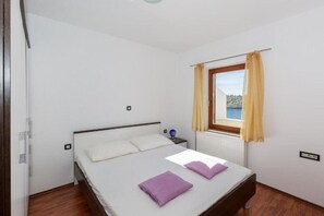 2 bedrooms, desk, free WiFi