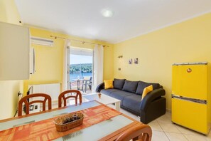 Smart TV - Pool-view 1-bedroom apartment in Obrovac (Obrovac)
