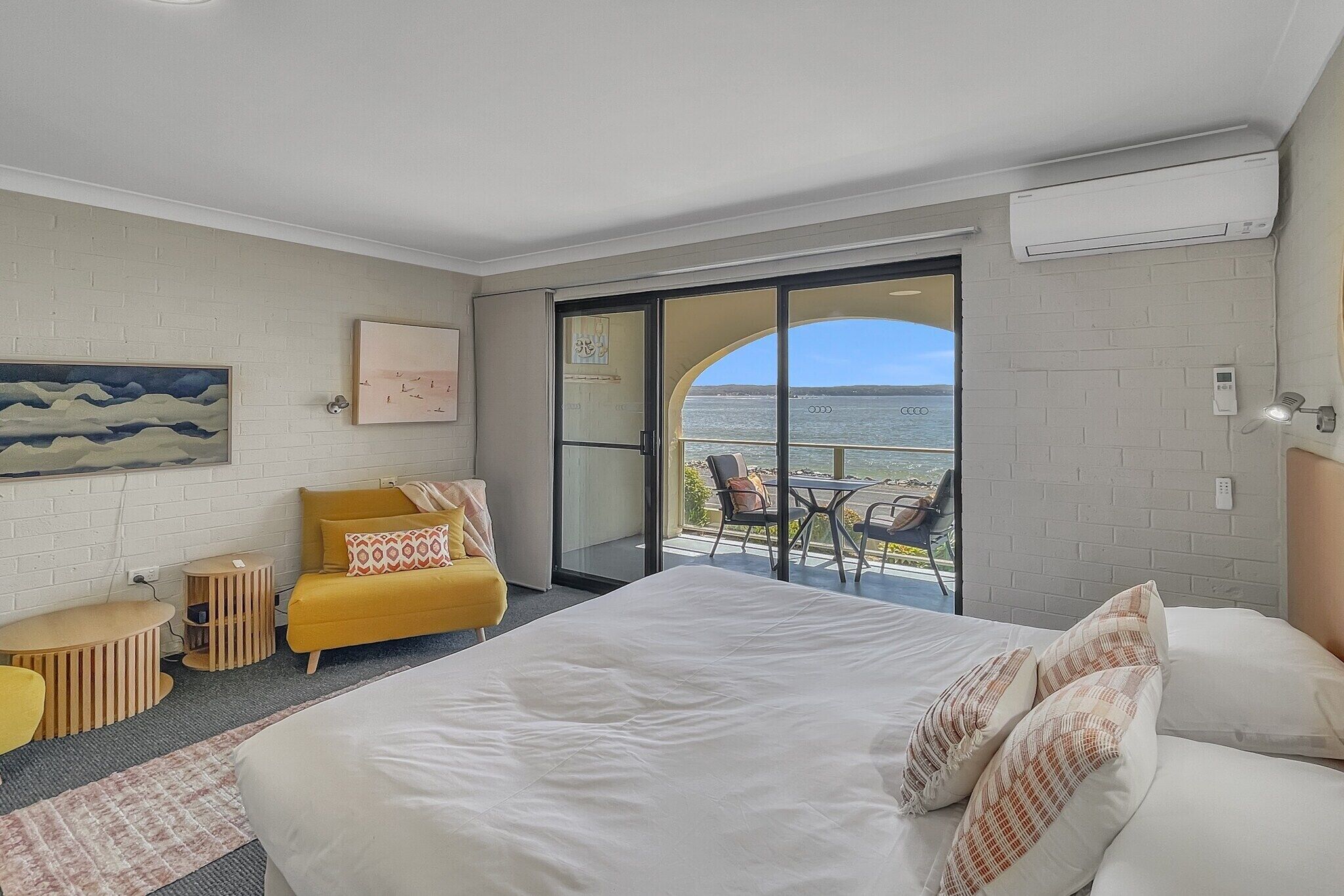 Iron/ironing board, internet, bed sheets