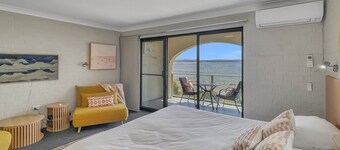 Beachside Studio Steps from Casey’s Beach