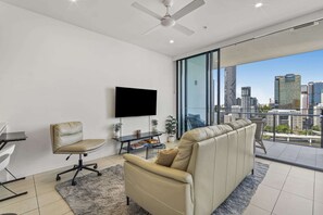 Smart TV - Stylish 2-Bed Apartment in Central South Brisbane (South Brisbane)