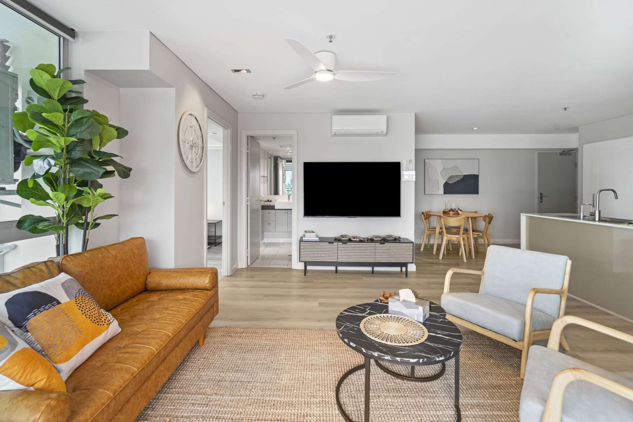 Central Apartment With Rooftop Pool & Views - Milton