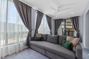 Smart TV, offices - Wine Region Coastal Retreat on The Esplanade (Seaford)