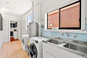 Interior - Quiet 2-Bed Home in Pascoe Vale South (Pascoe Vale South)