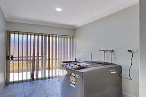 Interior - Spacious 3-Bed Home in Peaceful Byford (Byford)