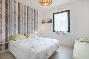 3 bedrooms, iron/ironing board, WiFi, bed sheets - Holiday Home 'Paradi Bleu' with Private Terrace, Private Garden and Wi-Fi (Trégunc)