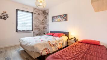 3 chambres, fer et planche à repasser, Wi-Fi, draps fournis
