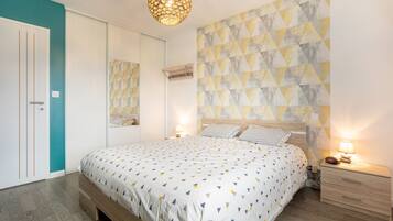 3 bedrooms, iron/ironing board, WiFi, bed sheets