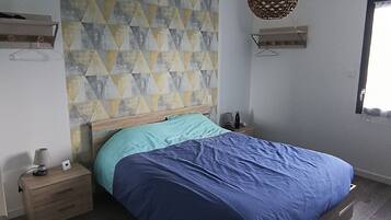 3 chambres, fer et planche Ă repasser, Wi-Fi, draps fournis