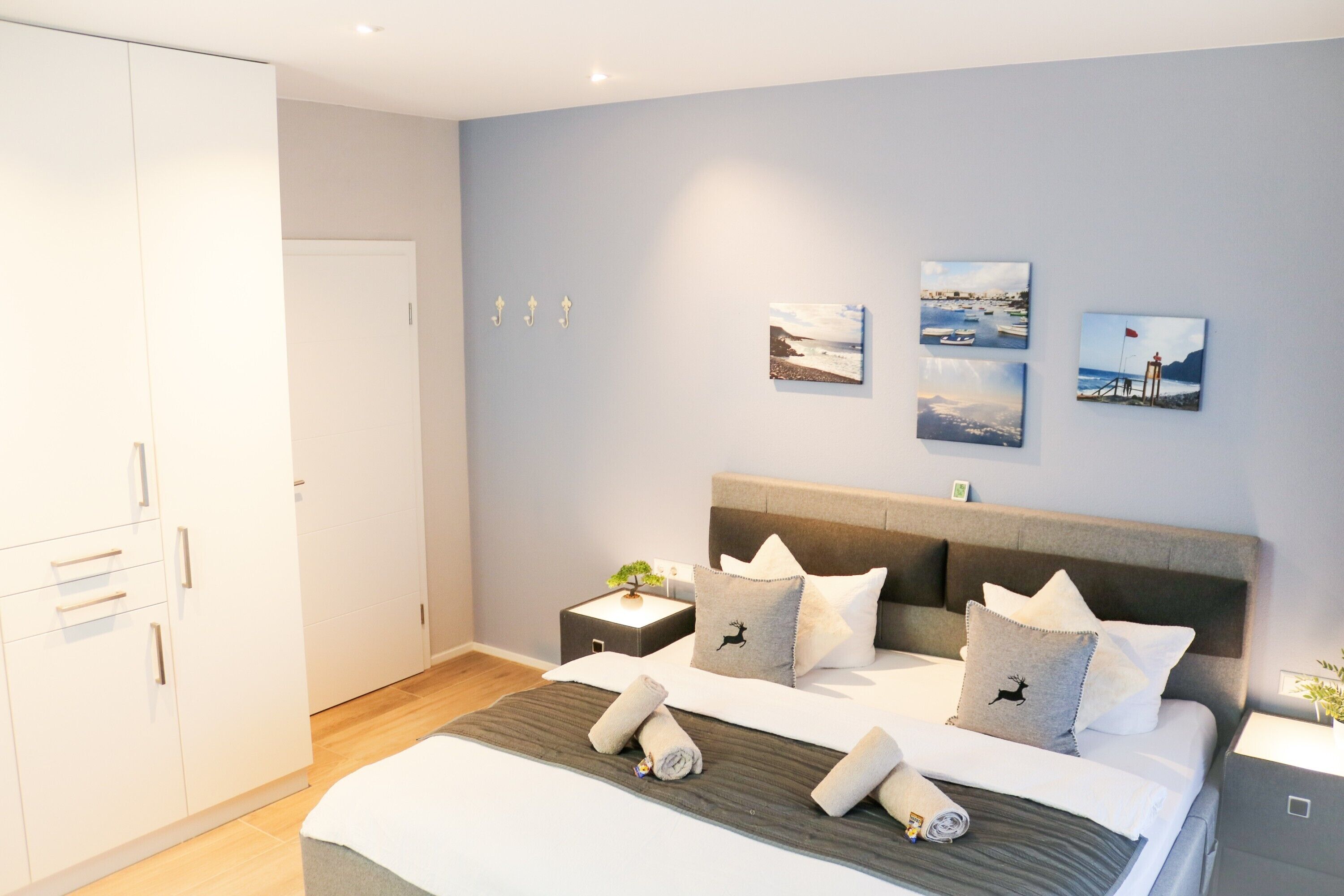 3 habitaciones, tabla de planchar con plancha, wifi y ropa de cama 