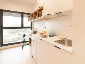 Basic Studio Suite | Private kitchen | Microwave, stovetop - Canvas Sabadell Llac (Sabadell)