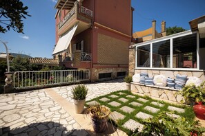 Property grounds - 🏡 Paradiso Apartment | Full Air Conditioning • Outdoor Space • Near Corfu Town (Ionian Islands)
