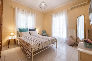 3 bedrooms, iron/ironing board, free WiFi, bed sheets - 🏡 Paradiso Apartment | Full Air Conditioning • Outdoor Space • Near Corfu Town (Ionian Islands)