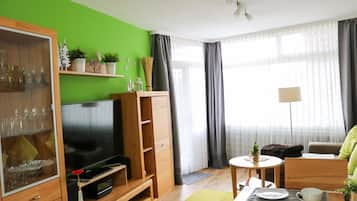 Fernseher, Tischtennisplatte