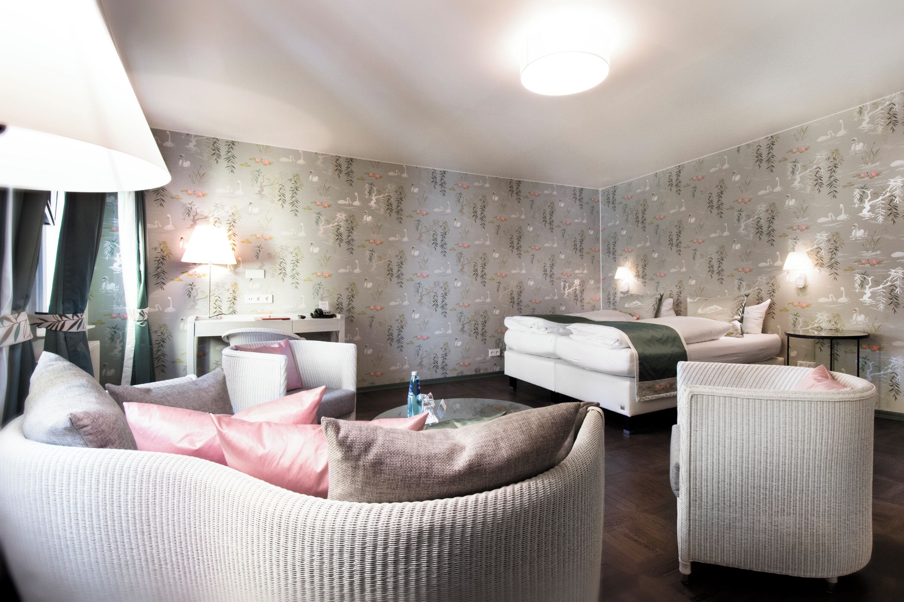 Superior-Doppelzimmer | Allergikerbettwaren, Zimmersafe, Schreibtisch, kostenloses WLAN