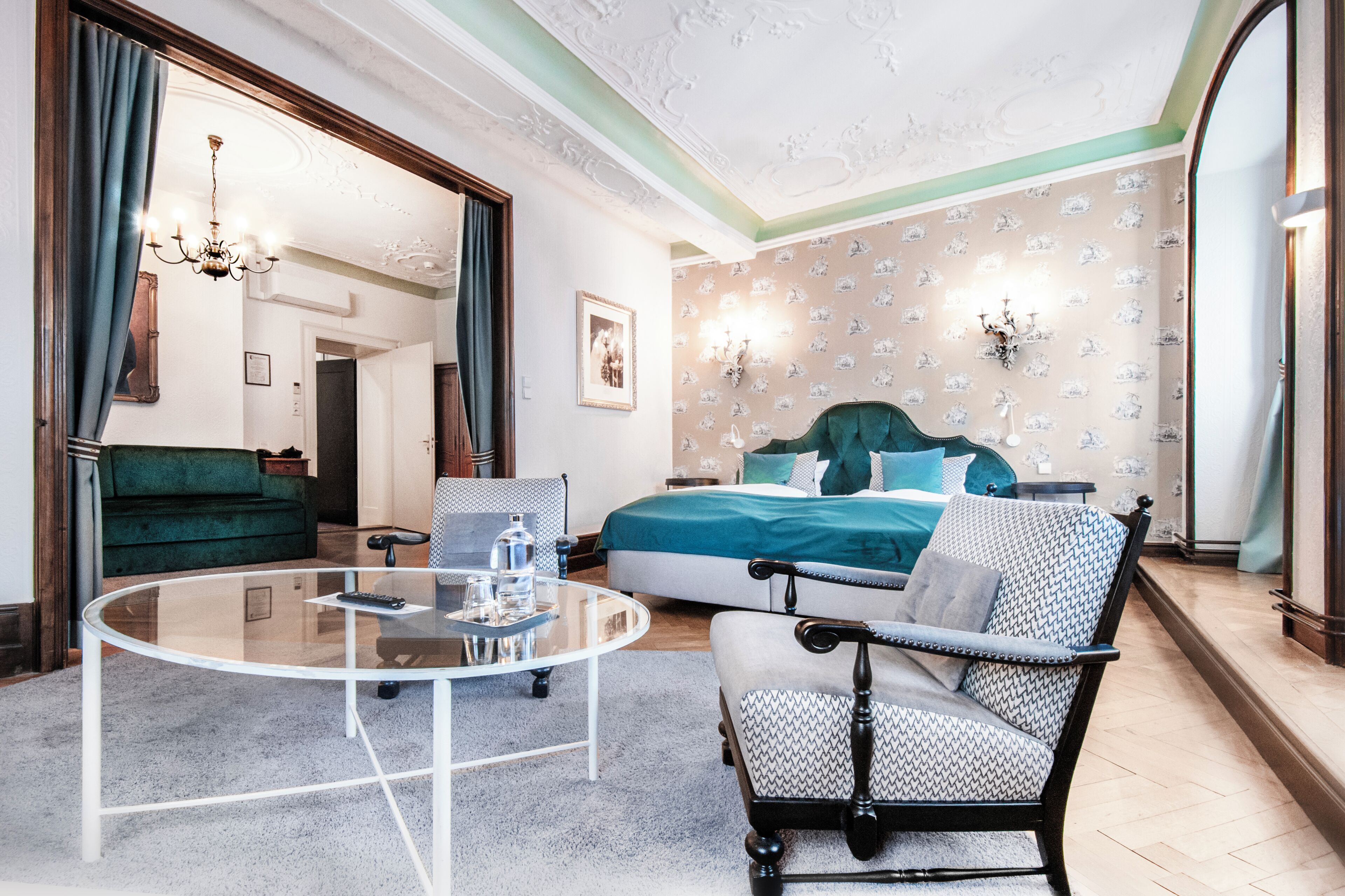 Hypo-allergenic bedding, in-room safe, desk, free WiFi