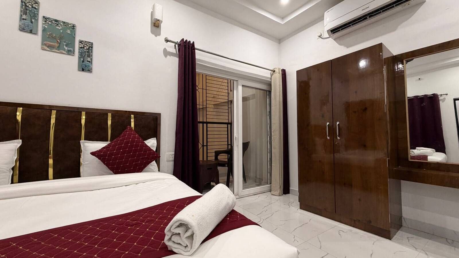 Luxury Room | Desk, free WiFi, bed sheets