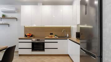 Classic-huoneisto, parveke | Yksityinen keittiö | Vedenkeitin