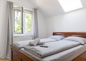 Luxury Garden Villa for 16 Guests | ノートパソコン用作業スペース、アイロン / アイロン台、WiFi (無料)