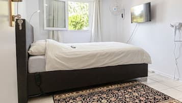 Luxury Garden Villa for 16 Guests | Laptop workspace, iron/ironing board (on request), WiFi (free)