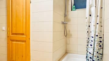 Luxury Garden Villa for 16 Guests | Bathroom | Shower, free toiletries, hair dryer, towels