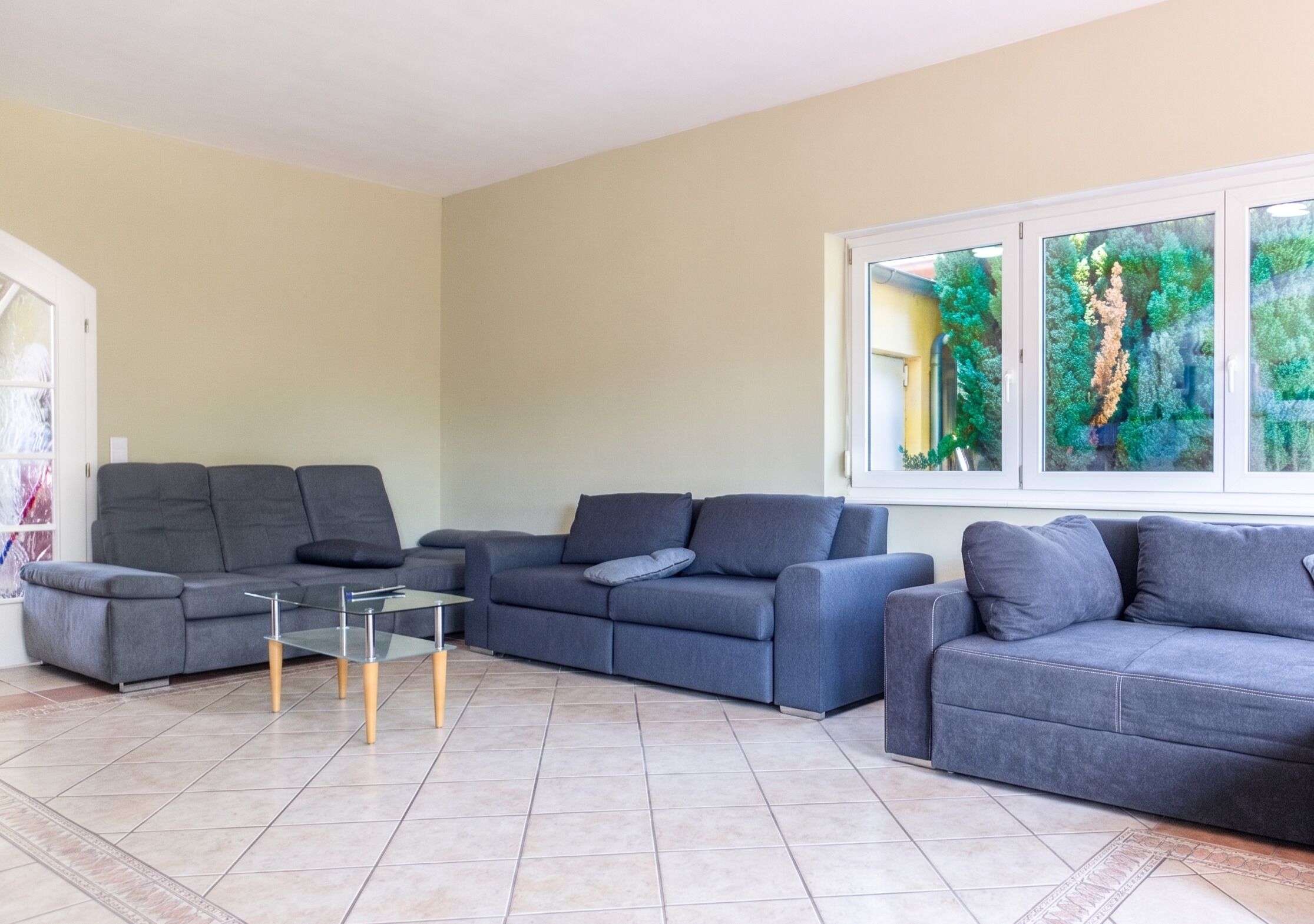 Luxury Garden Villa for 16 Guests | Living room