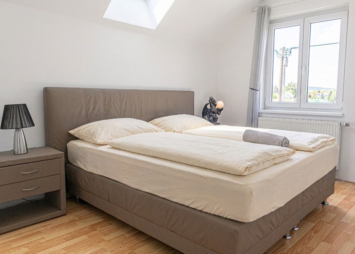 Luxury Garden Villa for 16 Guests | Laptopgeeigneter Arbeitsplatz, Bügeleisen/Bügelbrett, kostenloses WLAN