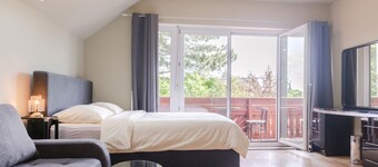 Spacious Garden Villa | 16 Guests